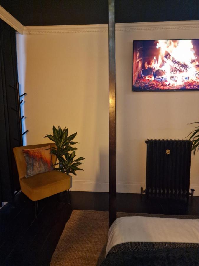The Penny Black Apartment With Indoor Hot Tub Slamannan Bagian luar foto